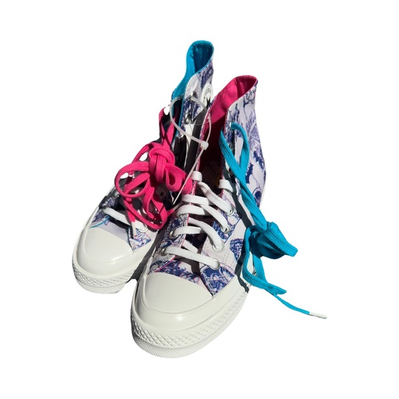 DC Comic’s 80th Anniversary Chinatown Market Converse shoes - Picture 2 of 8